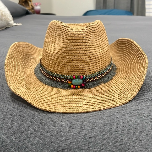 Straw western hat. - Picture 1 of 3